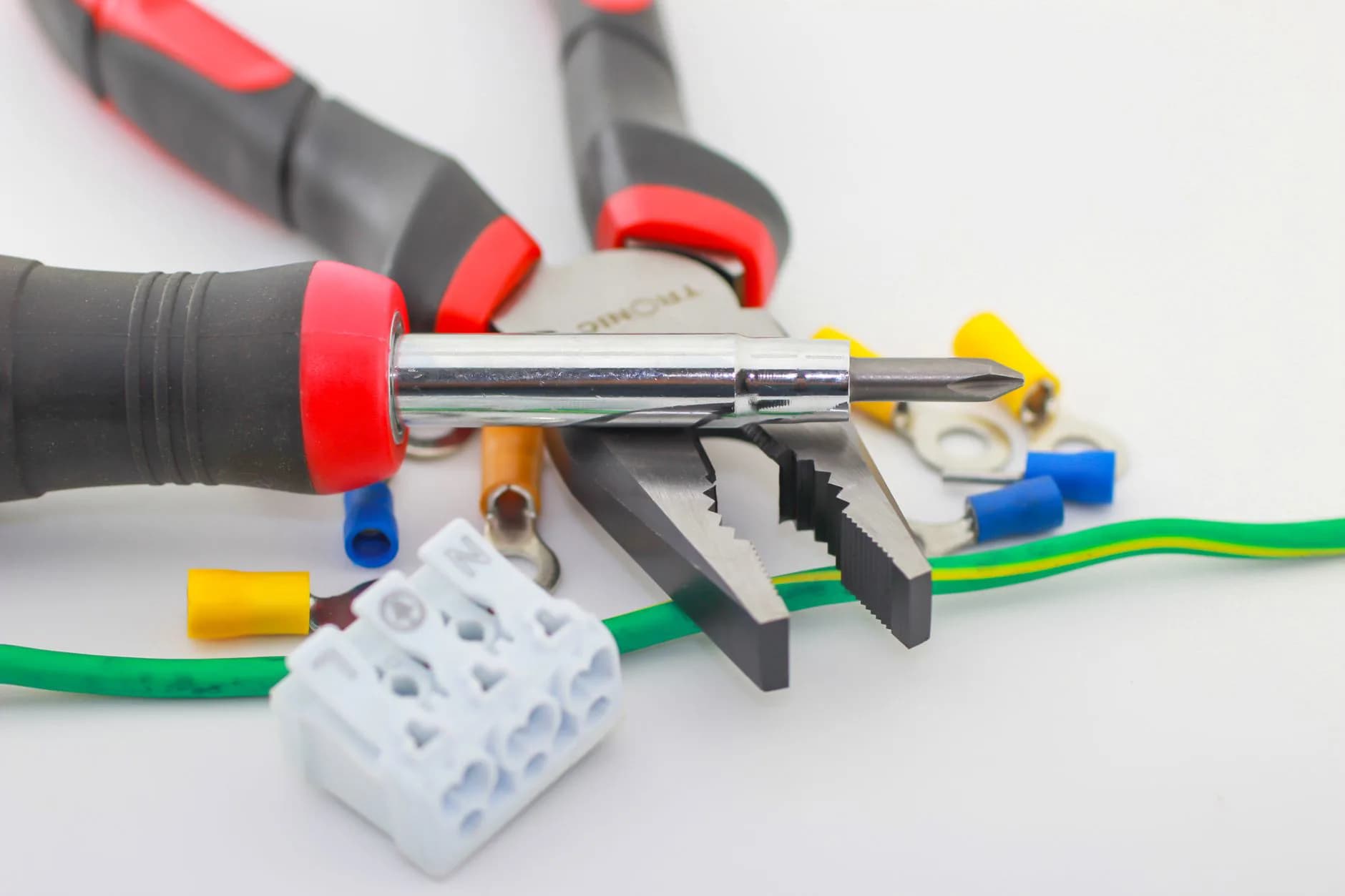 Coloured low-voltage wires at a terminal block