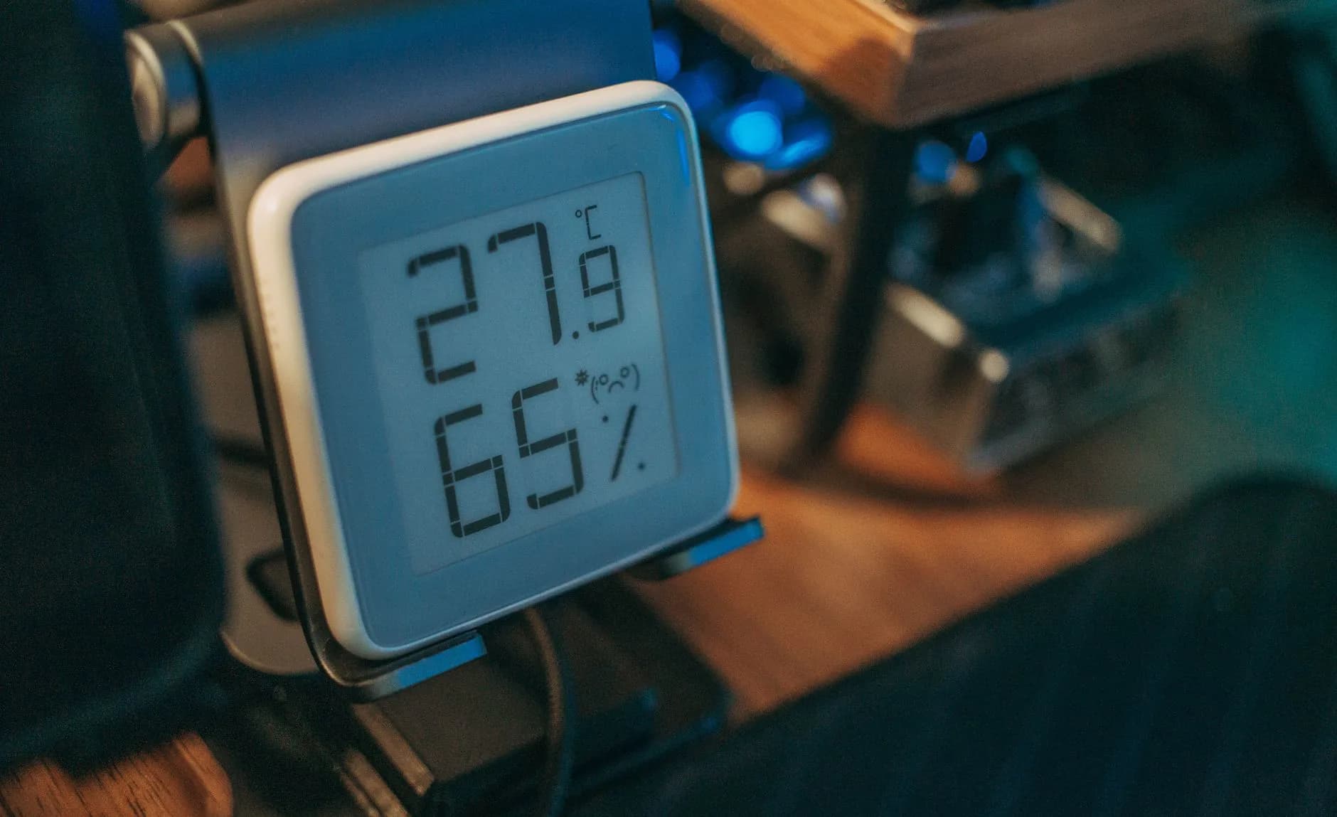 A humidity gauge