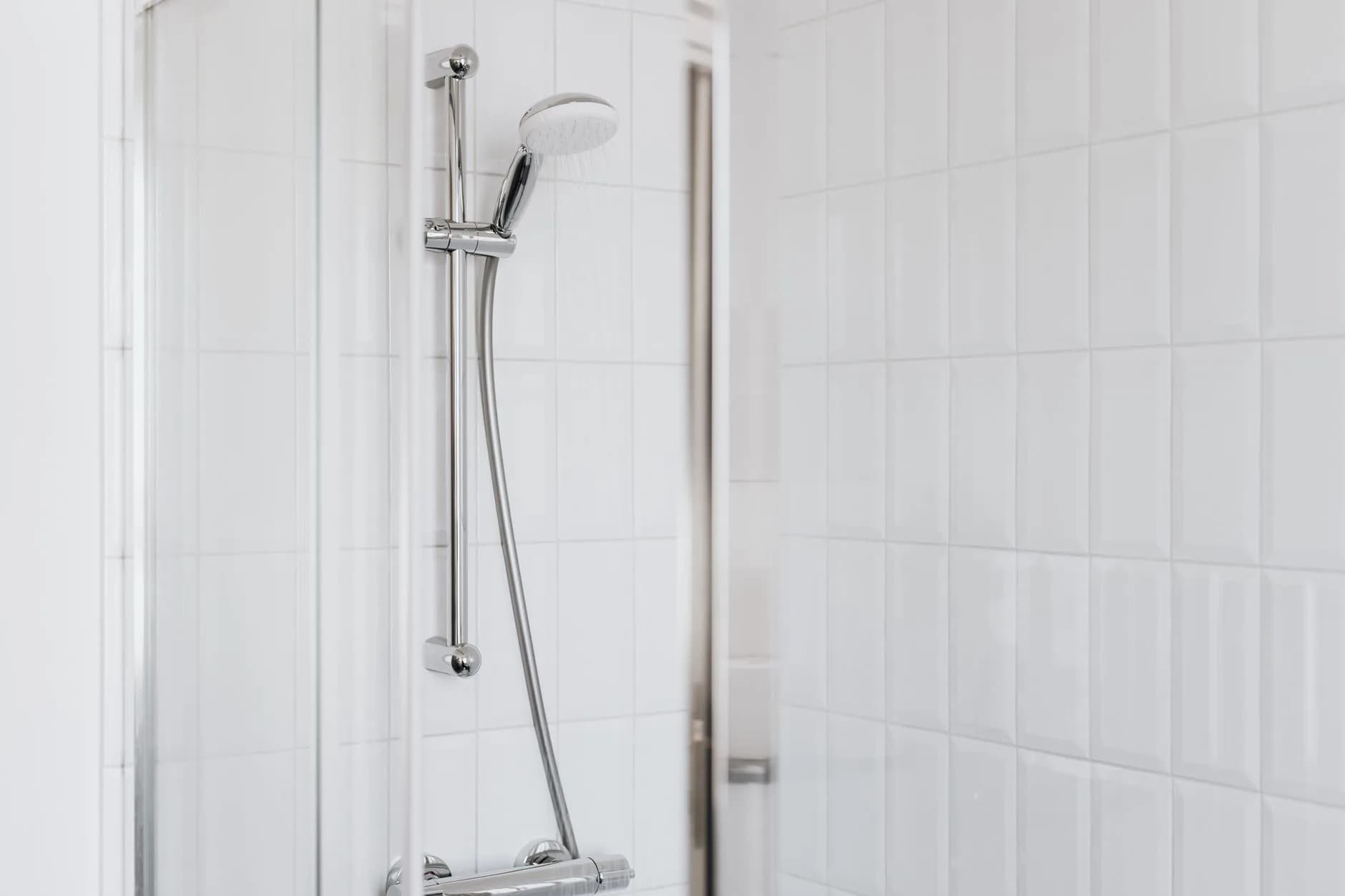 Tiled bathroom walls