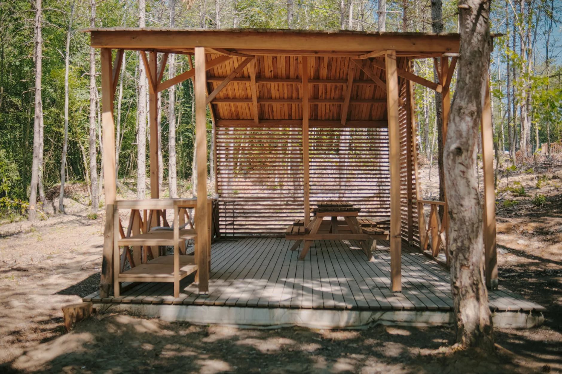 A deck post and beam
