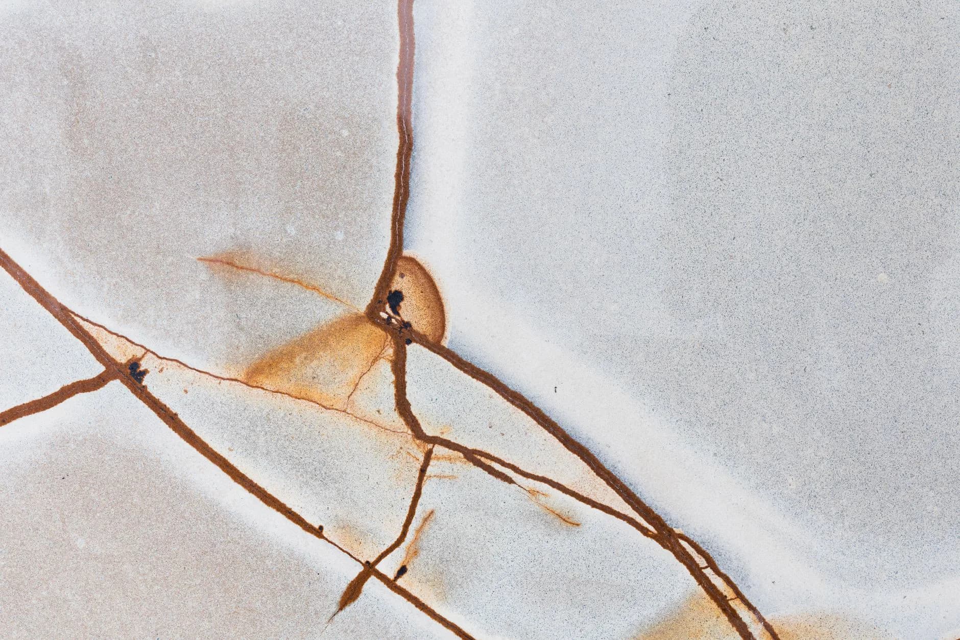 A crack marked on a wall